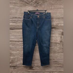 Women’s Gloria Vanderbilt Amanda jeans size 16